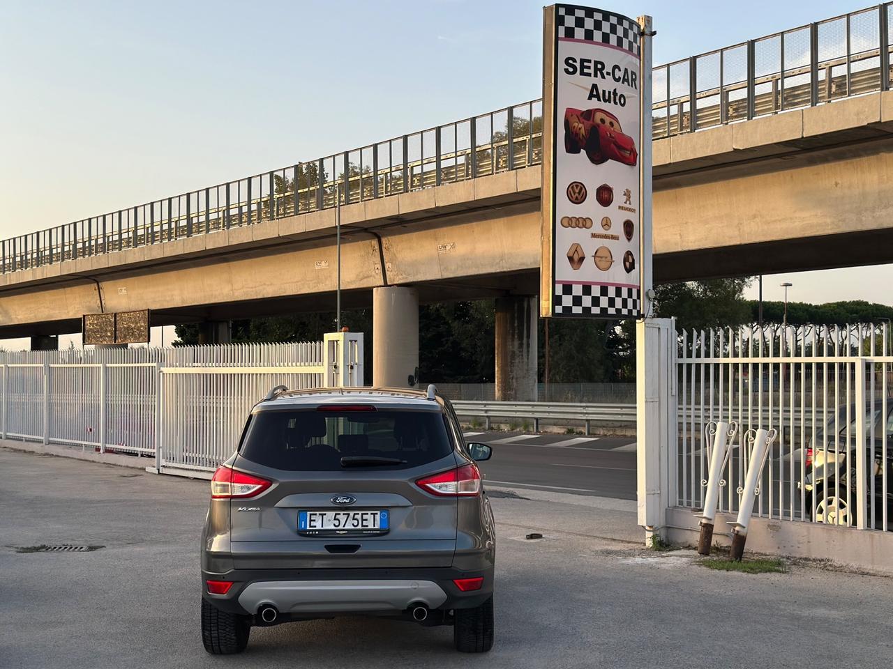 Ford Kuga 2014 2.0 TDCI 140 CV 4WD Titanium DA VETRINA