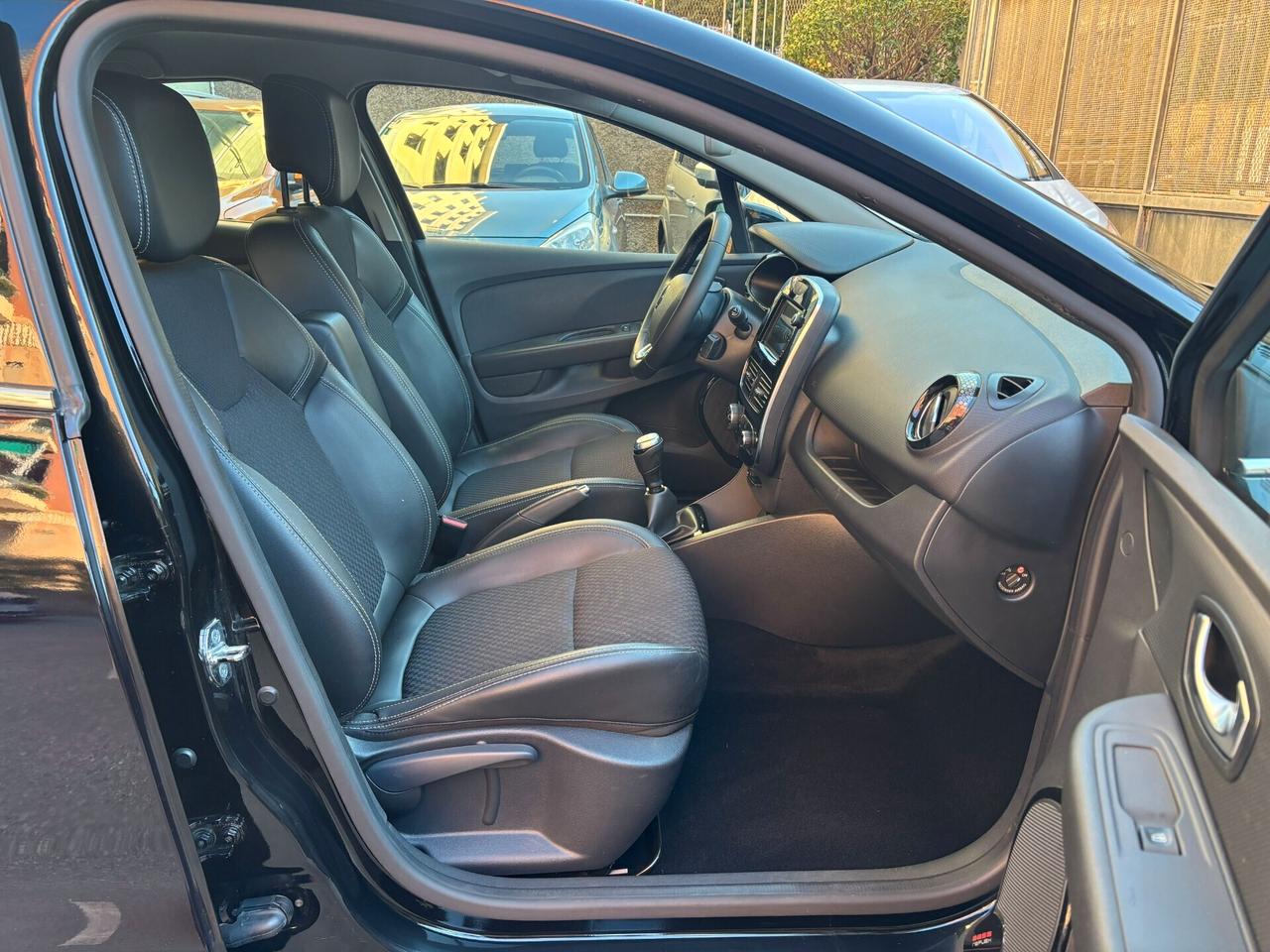 Renault Clio TCe 12V 90 CV 5 porte Moschino Intens PREZZO REALE