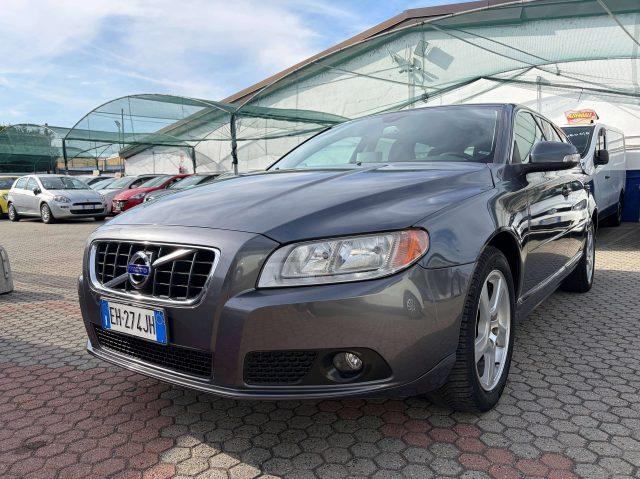 VOLVO V70 V70 III 2.0 d3 Summum geartronic E5