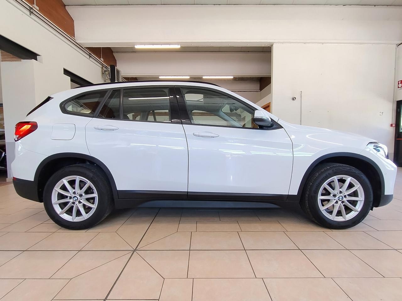BMW X1 xdrive18d Advantage PANO H&K LED MEMORY KEYLESS