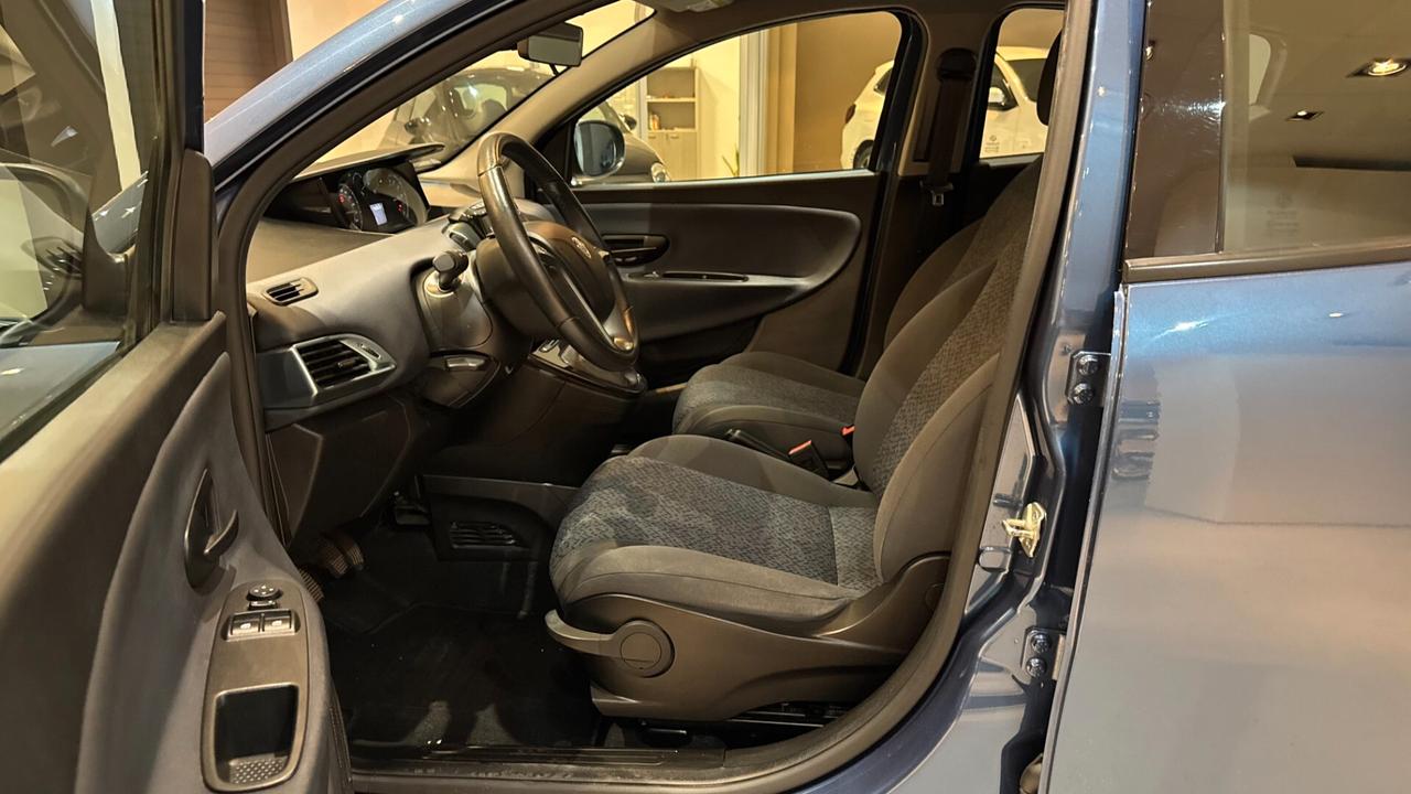 Lancia Ypsilon 1.0 70cv Hybrid Gold - 2023