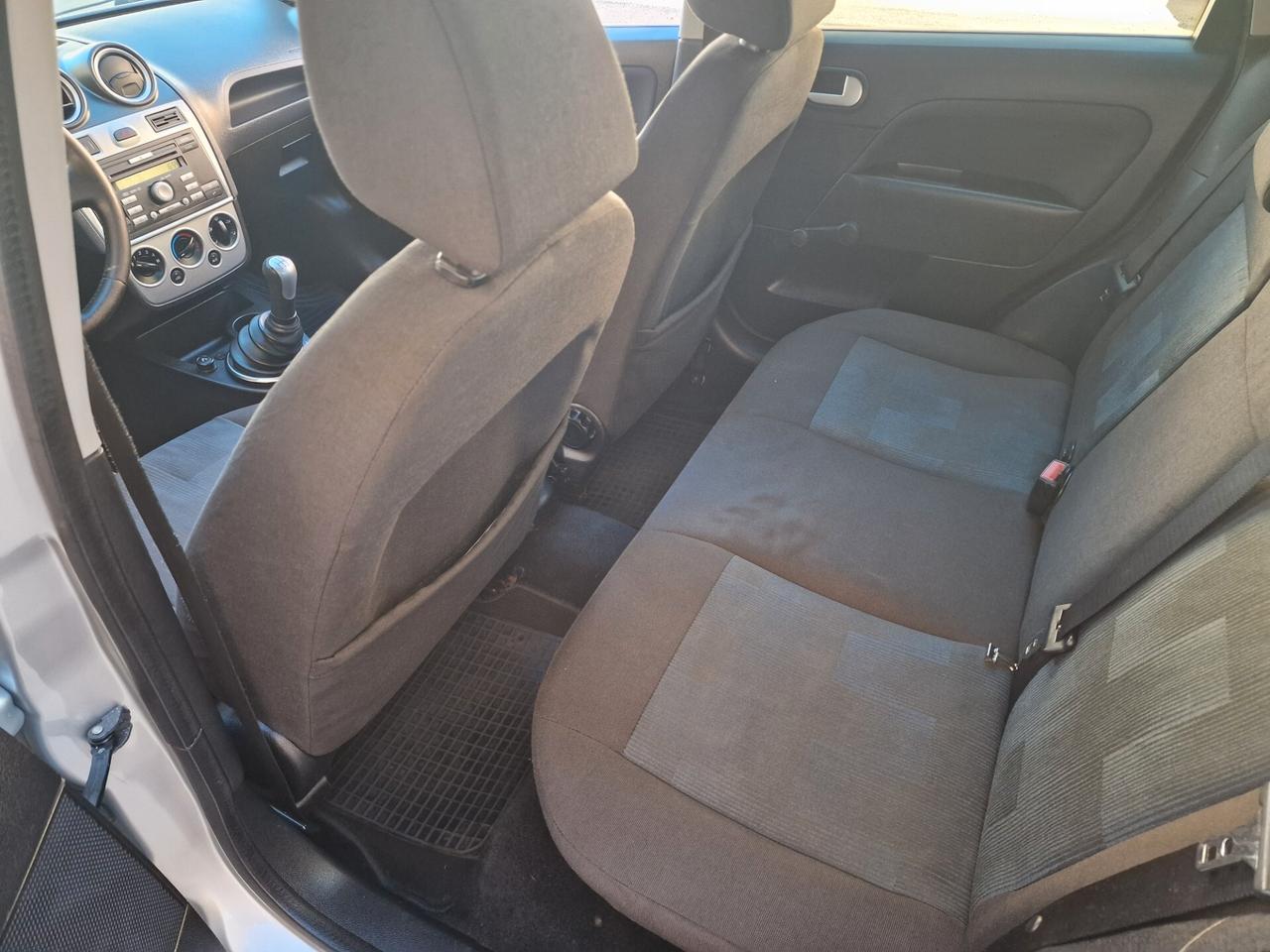 Ford Fiesta 1.4 GASOLIO (GANCIO TRAINO)