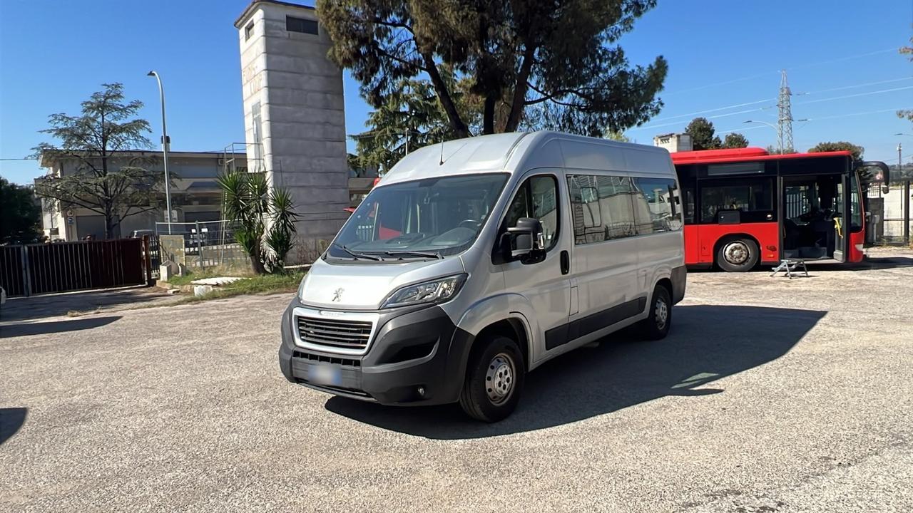 Minibus per disabili 9 posti usato Peugeot Boxer