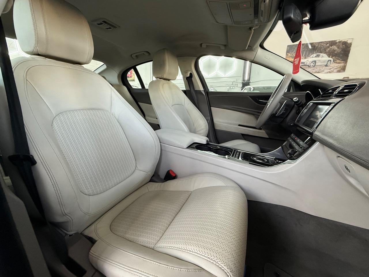 Jaguar XE 2.0 D 180 CV AWD aut. Prestige Business Edition