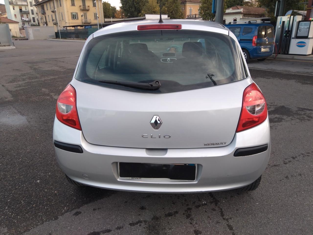 Renault Clio 1.2 16V 75cv 5 porte Luxe x neopatentati