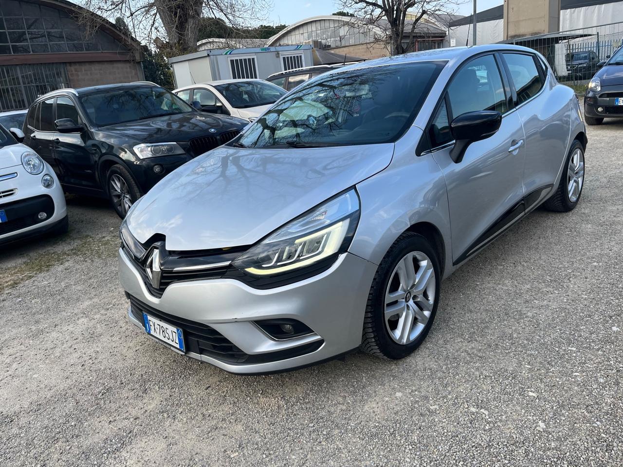Renault Clio TCe 12V 90 CV 5 porte Moschino Intens
