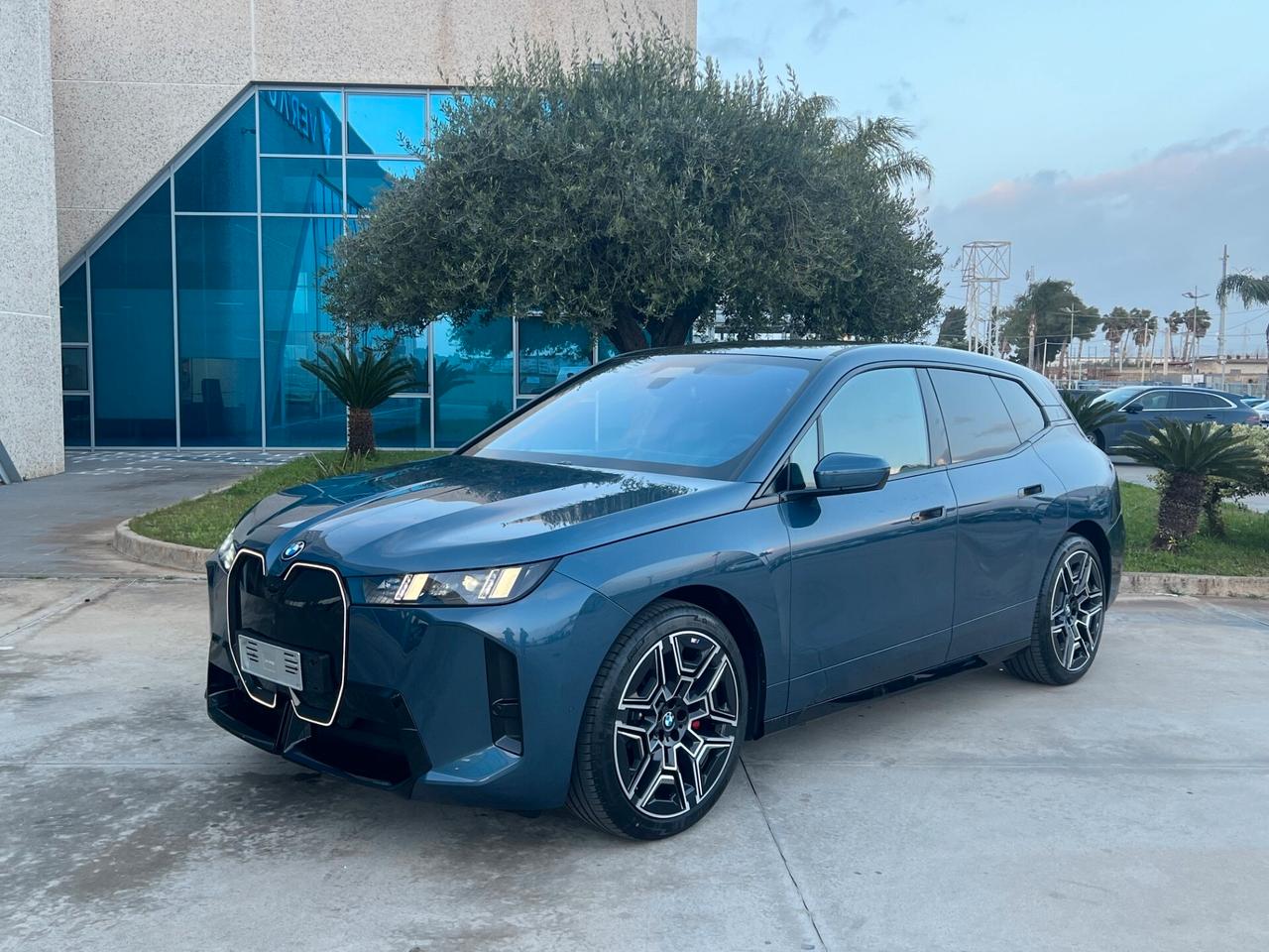 Bmw IX xDrive 45 Msport Pro possibilità noleggio no scoring