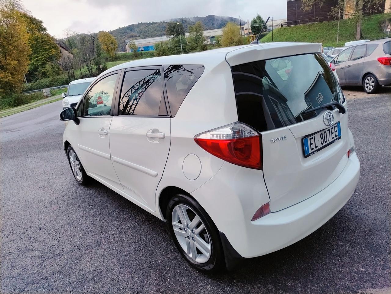 Toyota Verso S 1.3 euro5 89km navi camera full '12