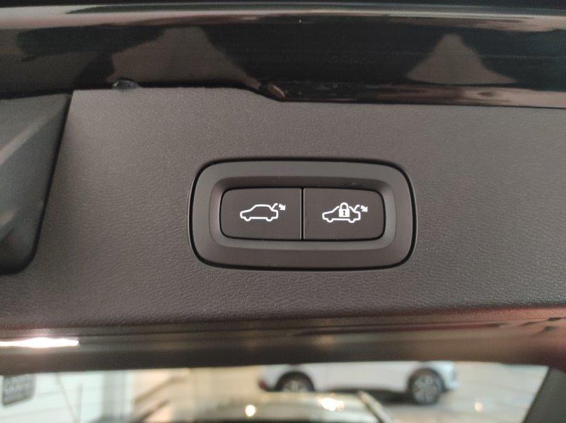 VOLVO V60 (2018-->) - V60 B4 (d) Geartronic R-Design