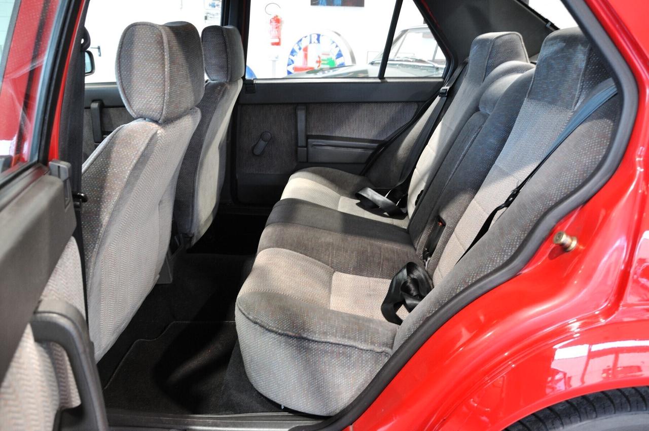 Alfa Romeo 75 2.0i Twin Spark Prima serie Rosso CRS