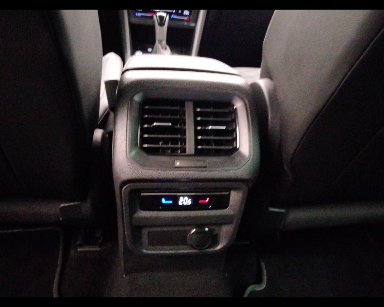 VOLKSWAGEN Tiguan II 2021 - Tiguan 1.5 tsi R-Line 150cv dsg