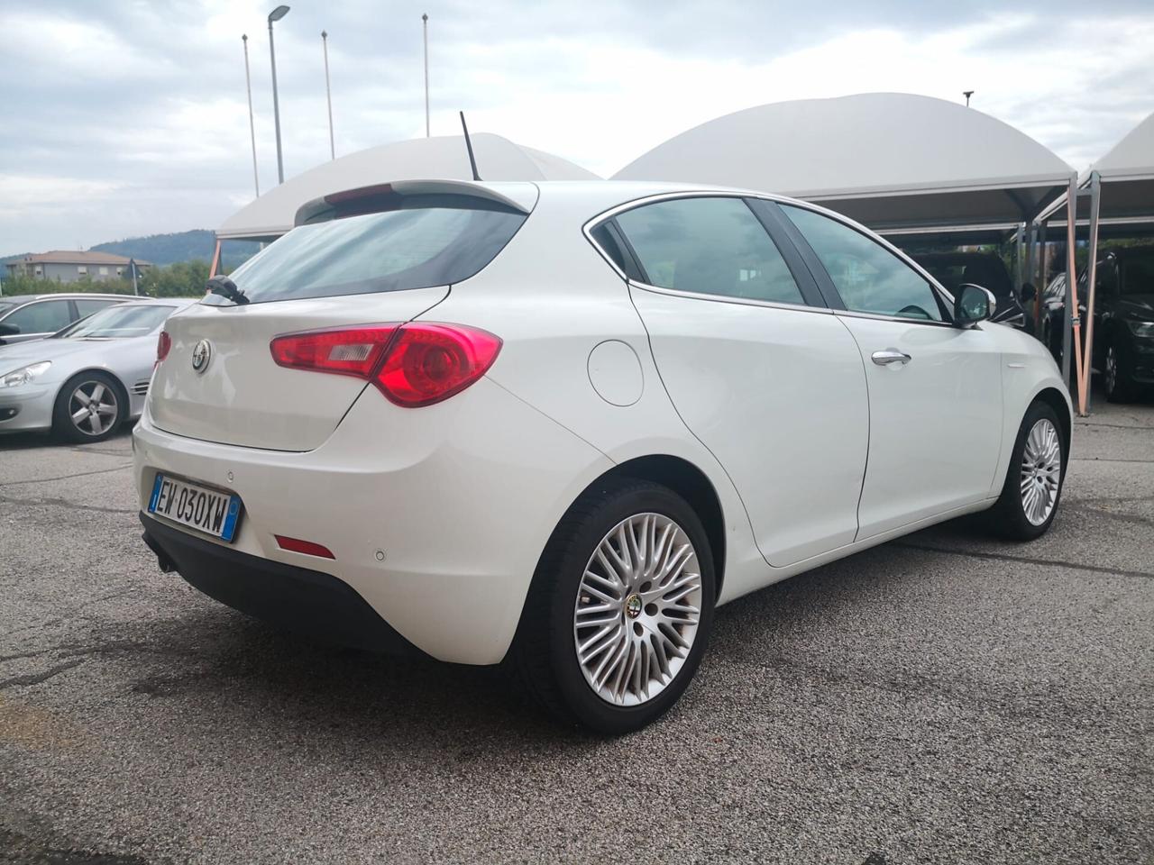 Alfa Romeo Giulietta 1.6 JTDm-2 105 CV ***SENSORI PARK***PELLE/TESSUTO***