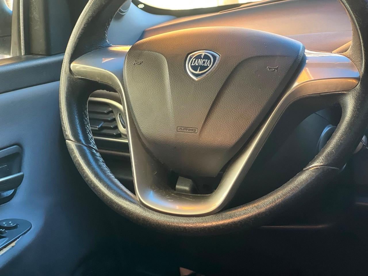 Lancia Ypsilon 0.9 TwinAir 85 CV 5 porte Metano Ecochic Gold