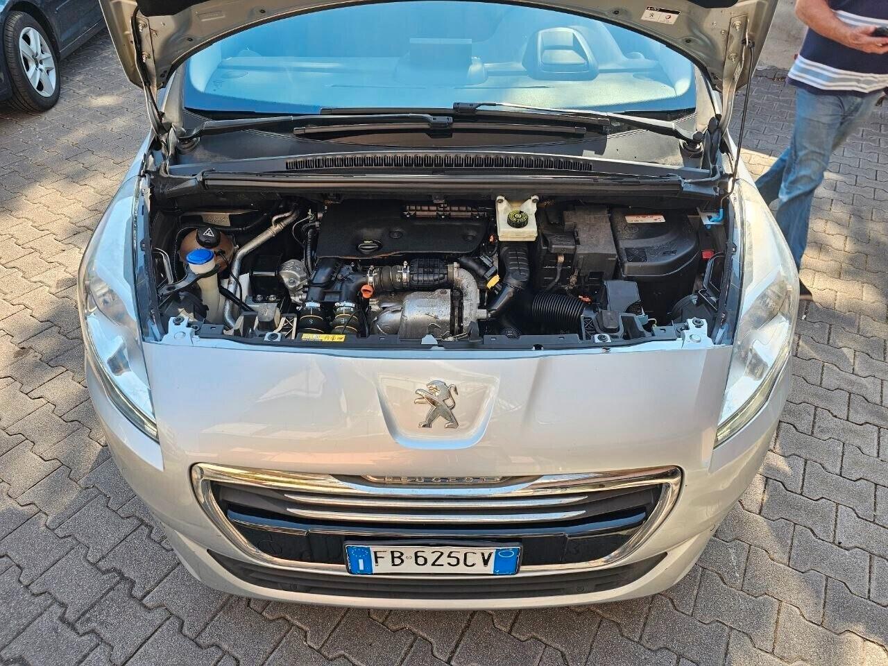 Peugeot 5008 1.6 Diesel Allure 7 Posti – Tetto Panoramico – Navigatore – KM CERTIFICATI