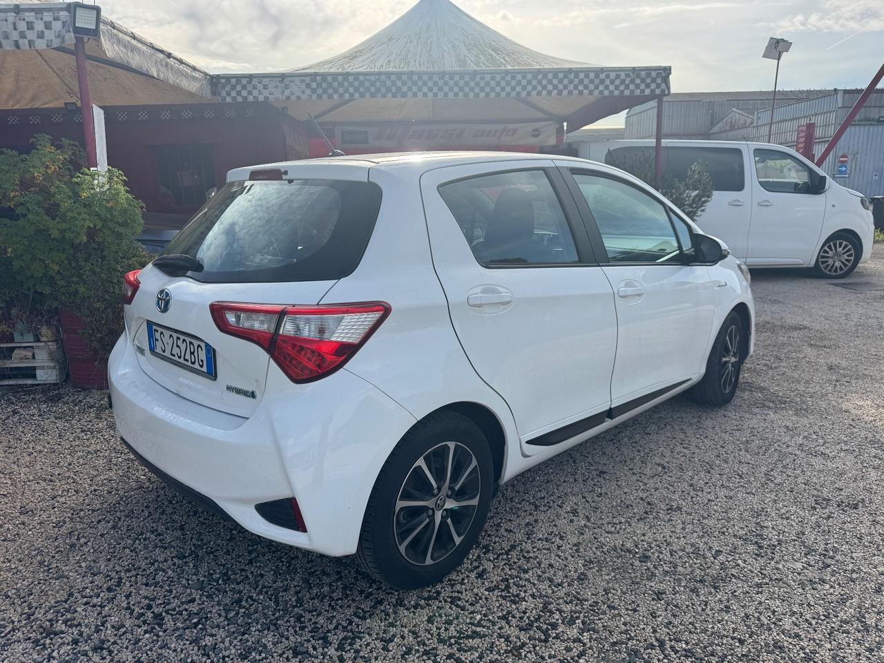 Toyota Yaris 1.5 Hybrid 5 porte GARANTITA
