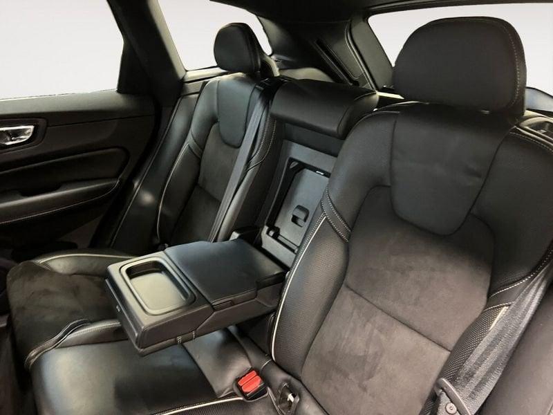 Volvo XC60 (2017-->) D4 AWD Geartronic R-design