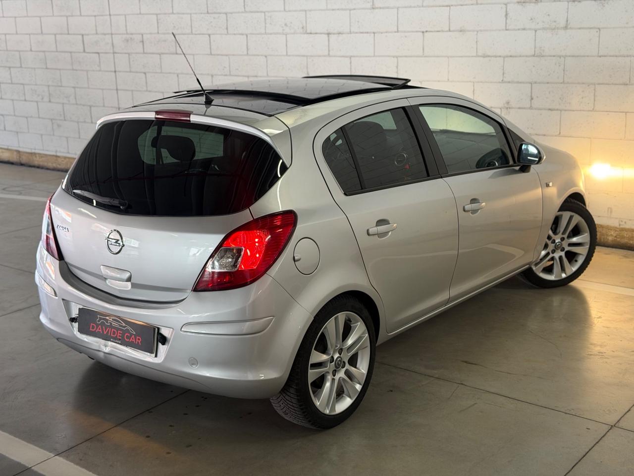 Opel Corsa 1.2 5 porte Club