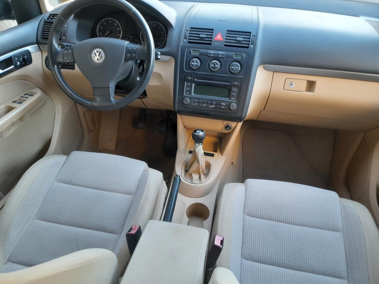 Volkswagen Touran 1.6 FSI Highline
