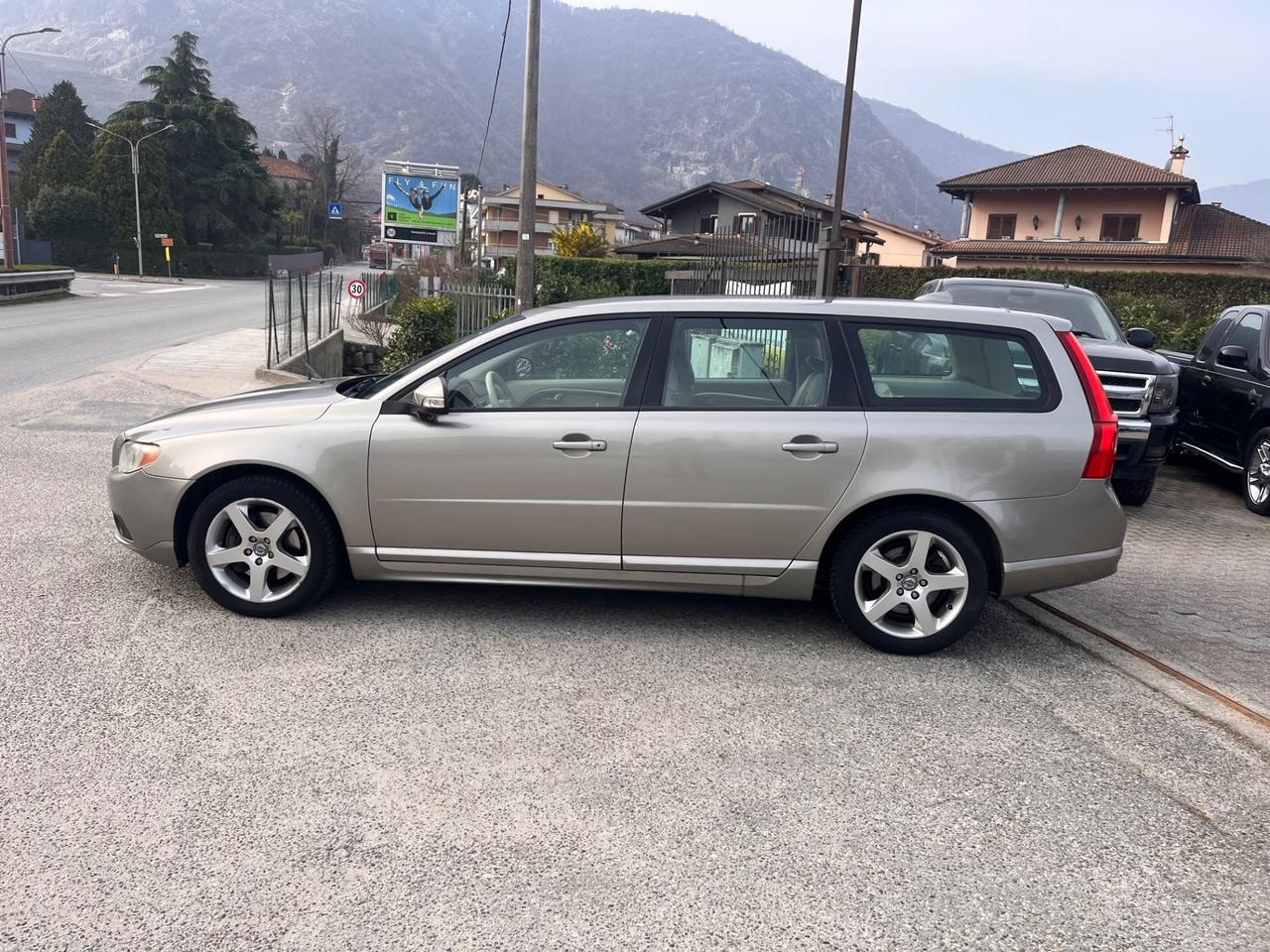 Volvo V70/XC70 V70 2.4 D5 20V (185CV) cat Class