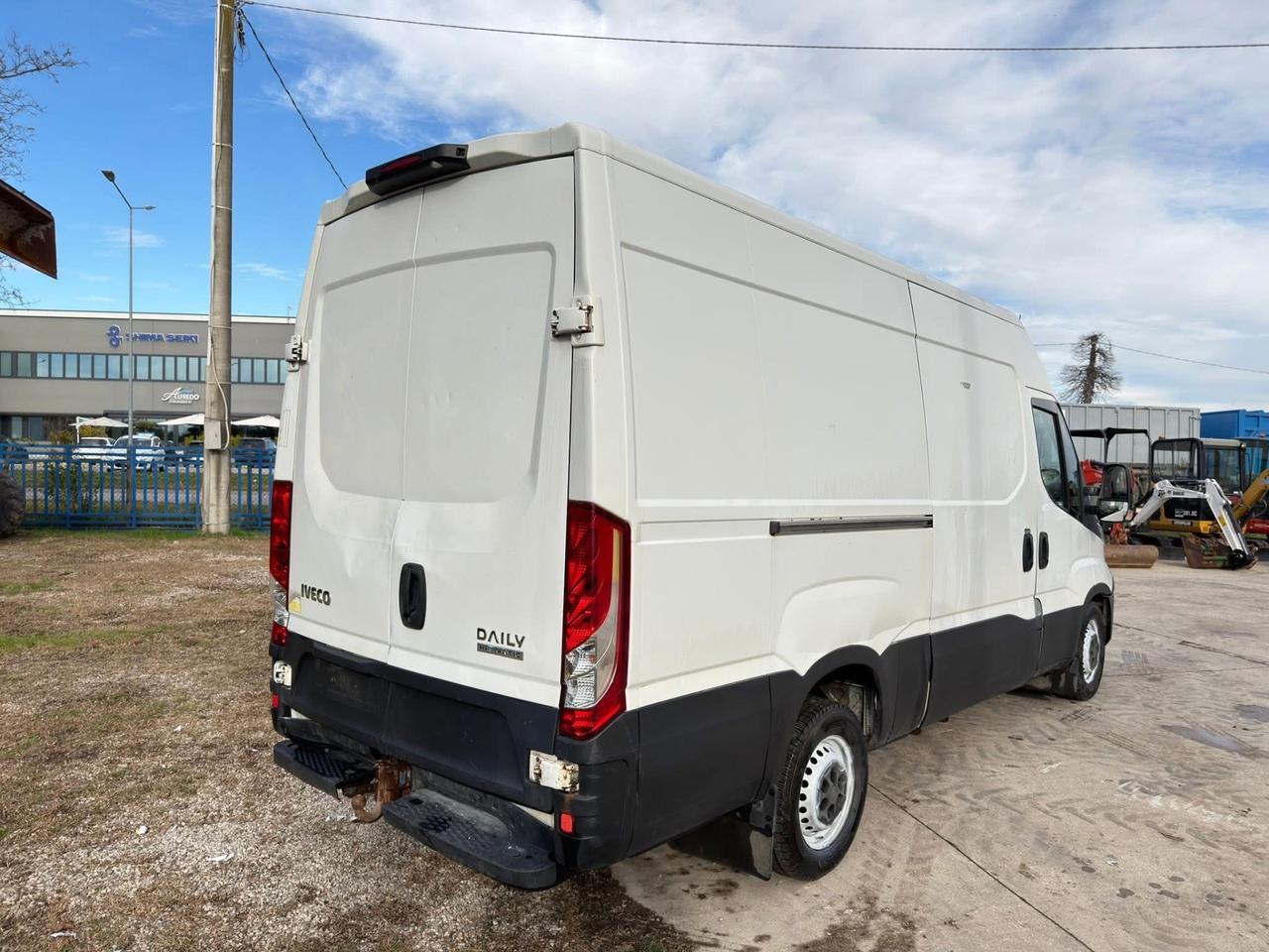 Autocarro IVECO DAILY 35-180 IVA INCLUSA