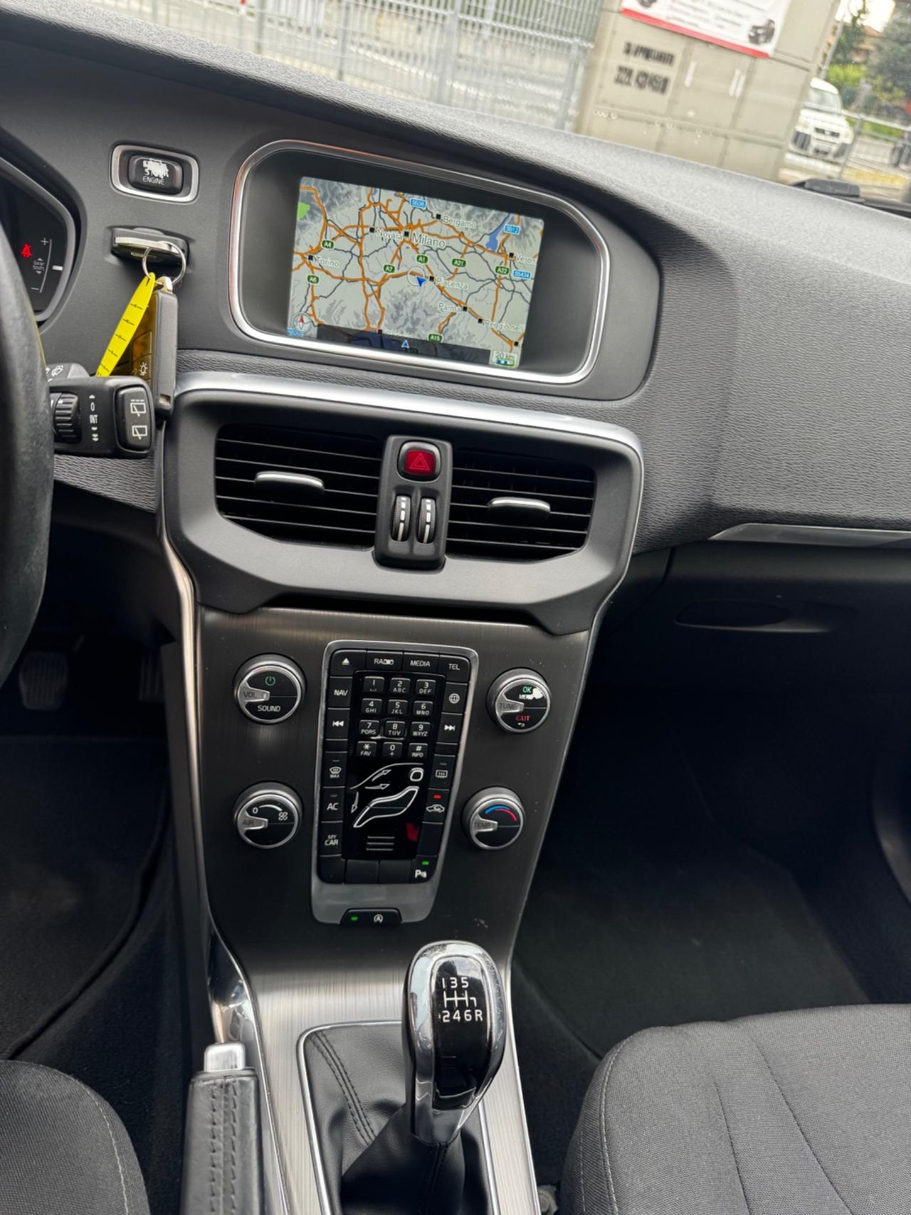 Volvo V40 D2 R-design Momentum