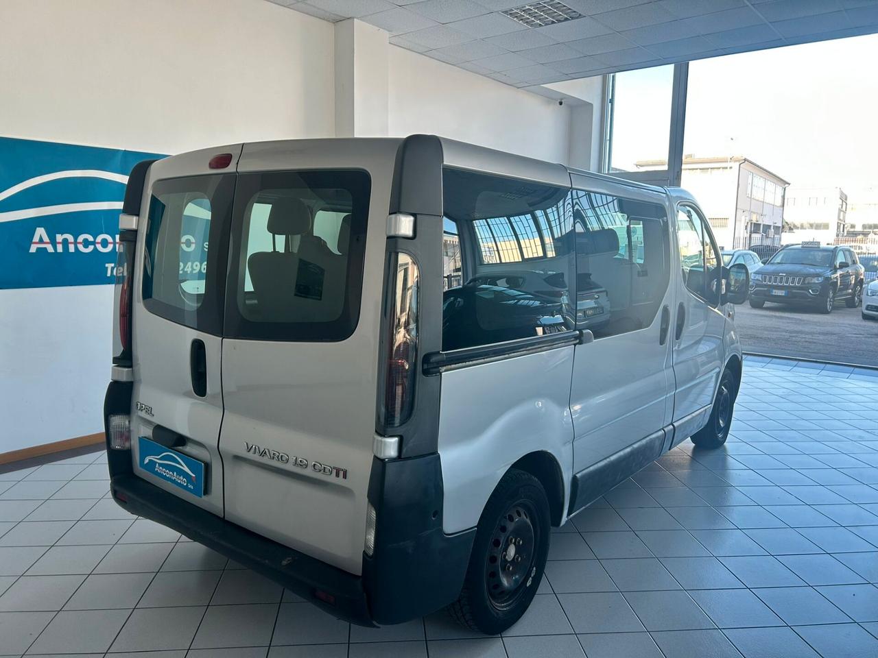 Opel Vivaro 1.9 CDTI 9 POSTI 2005