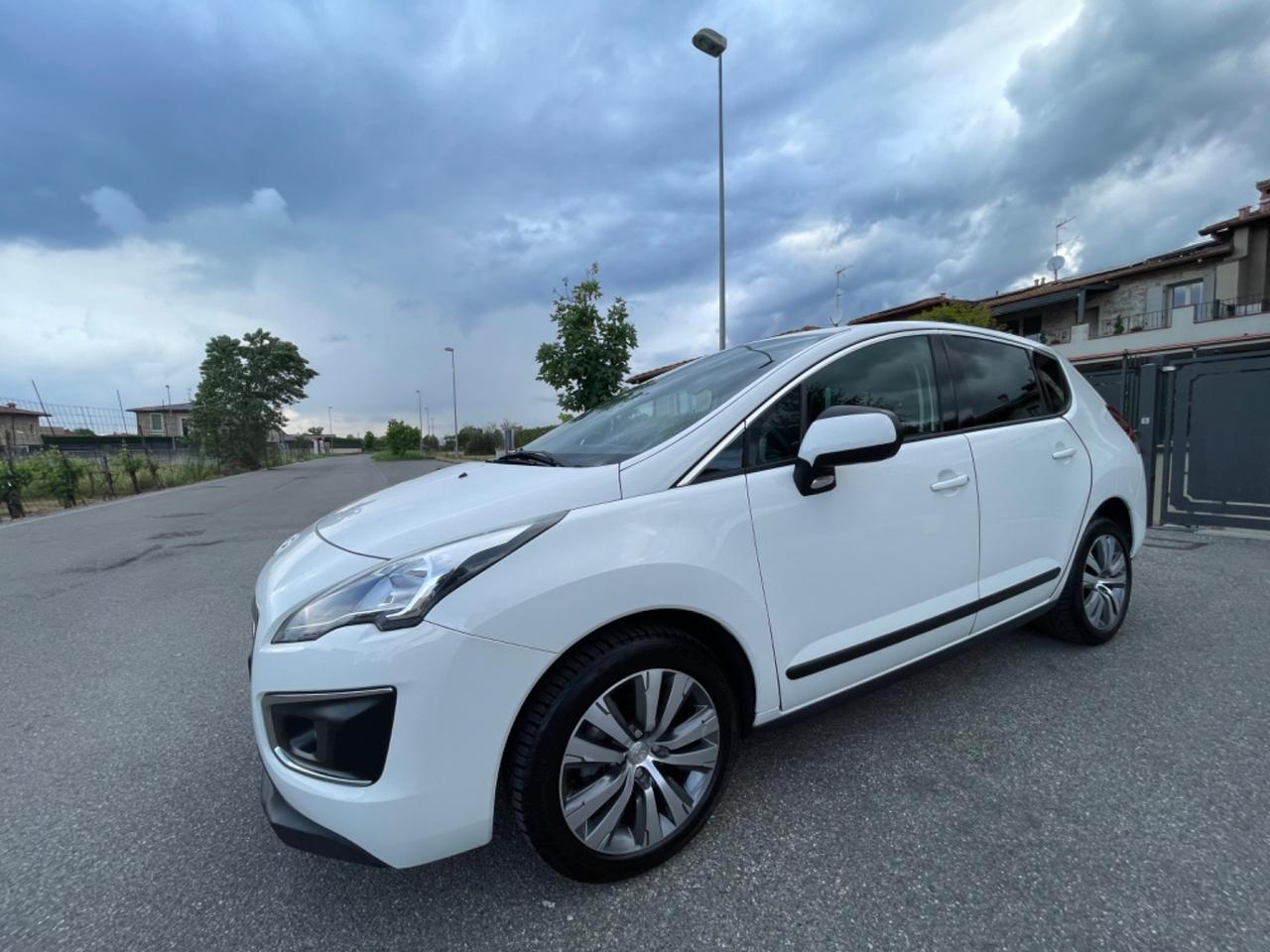 Peugeot 3008 1.6 HDi 115CV Access