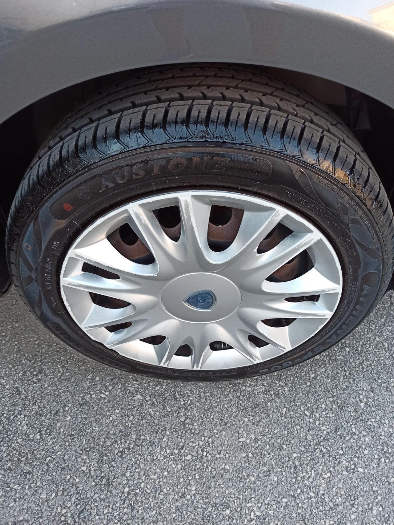 Lancia Ypsilon 1.2 69 CV 5 porte S&S Gold