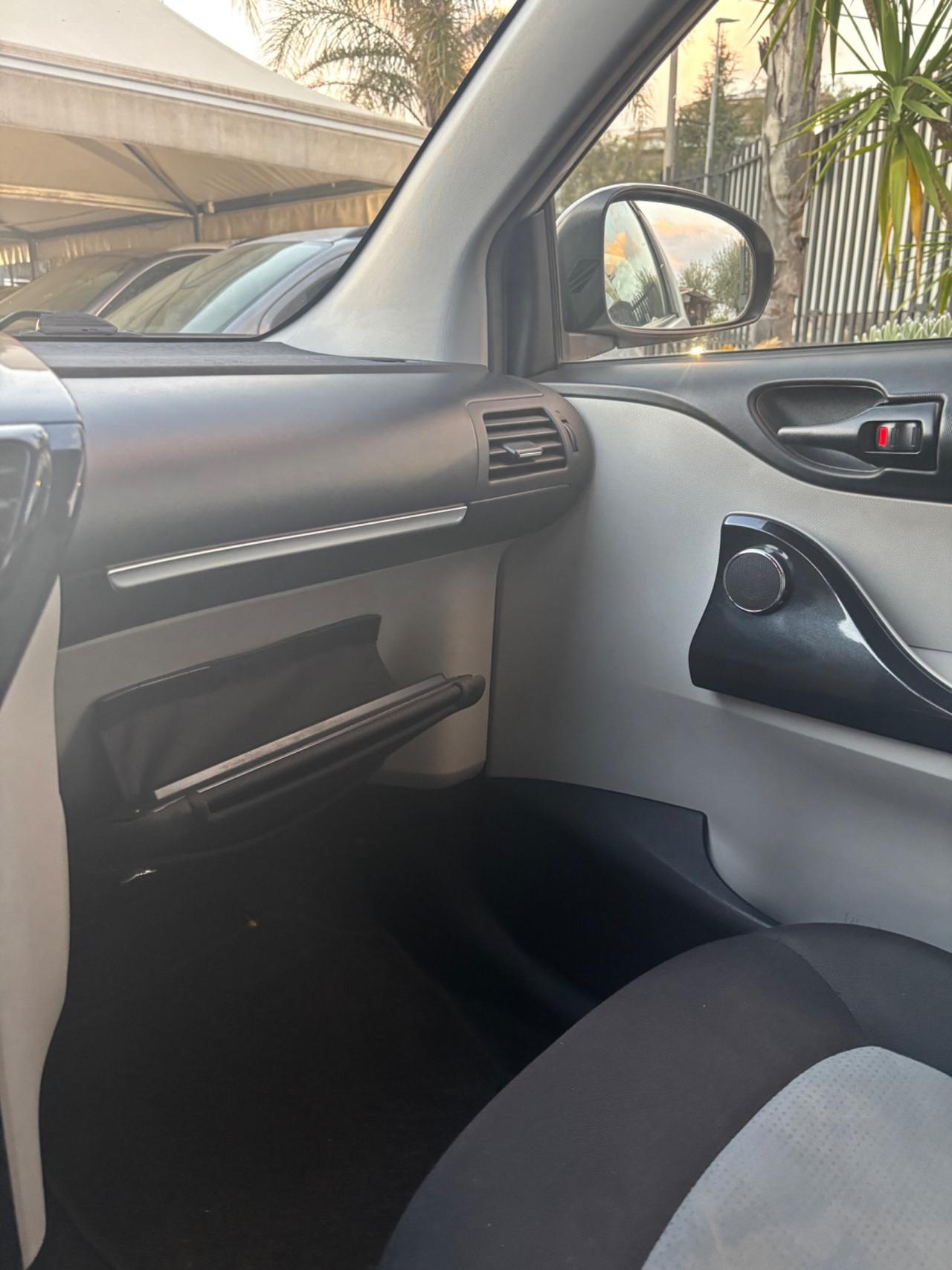 Toyota iQ 1.0 CVT Trend automatica