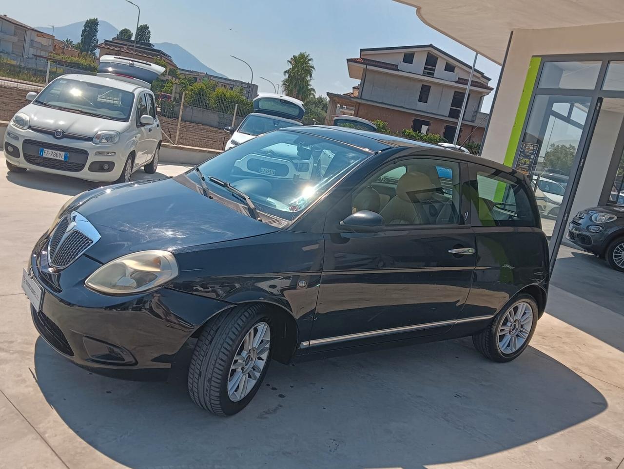 Lancia Ypsilon 1.3 MJT 75 CV Platino