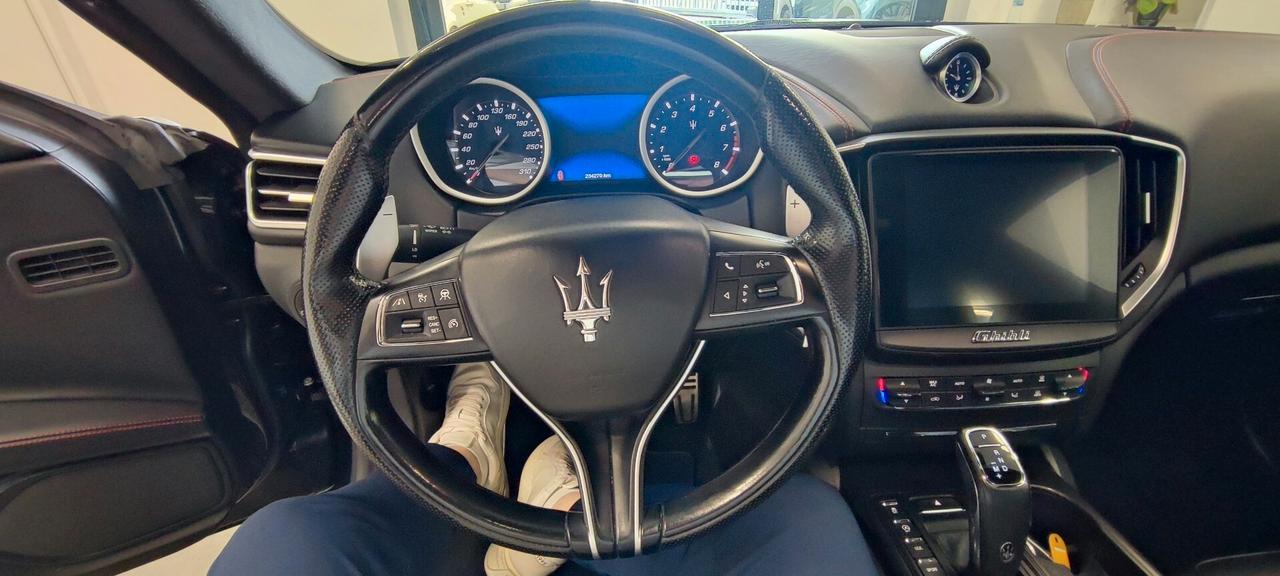 Maserati Ghibli V6 430 CV Q4 Gransport