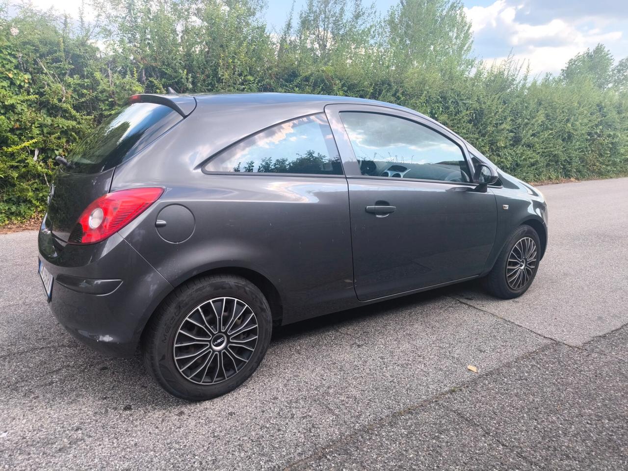OPEL CORSA 1,2 BENZINA- KM 110000- OK NEOPATENTATI