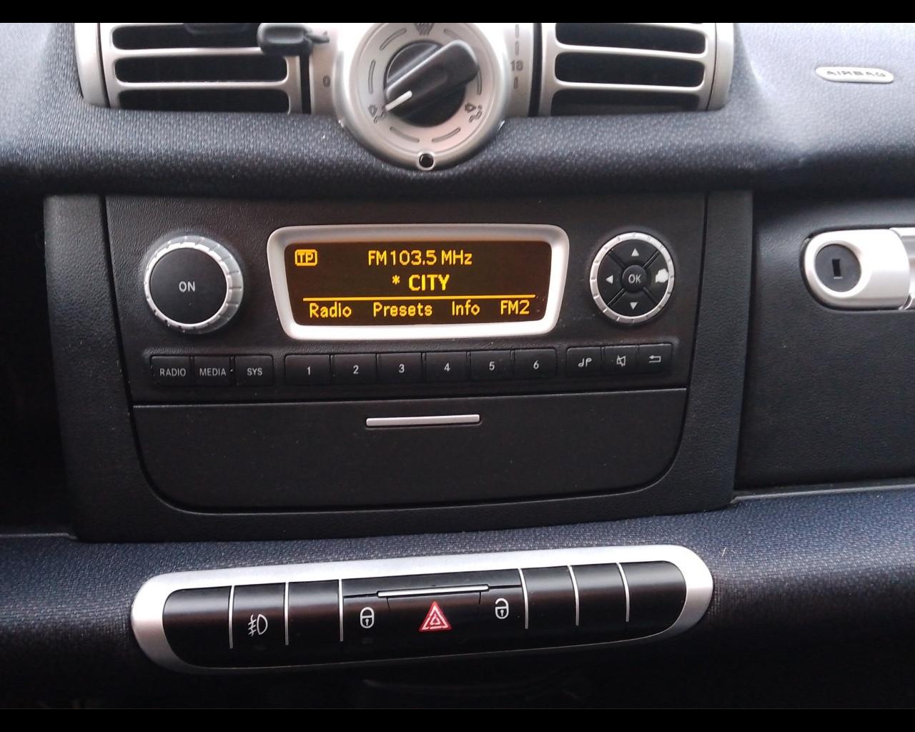 SMART fortwo 2ª serie - fortwo 1000 52 kW MHD coupé passion