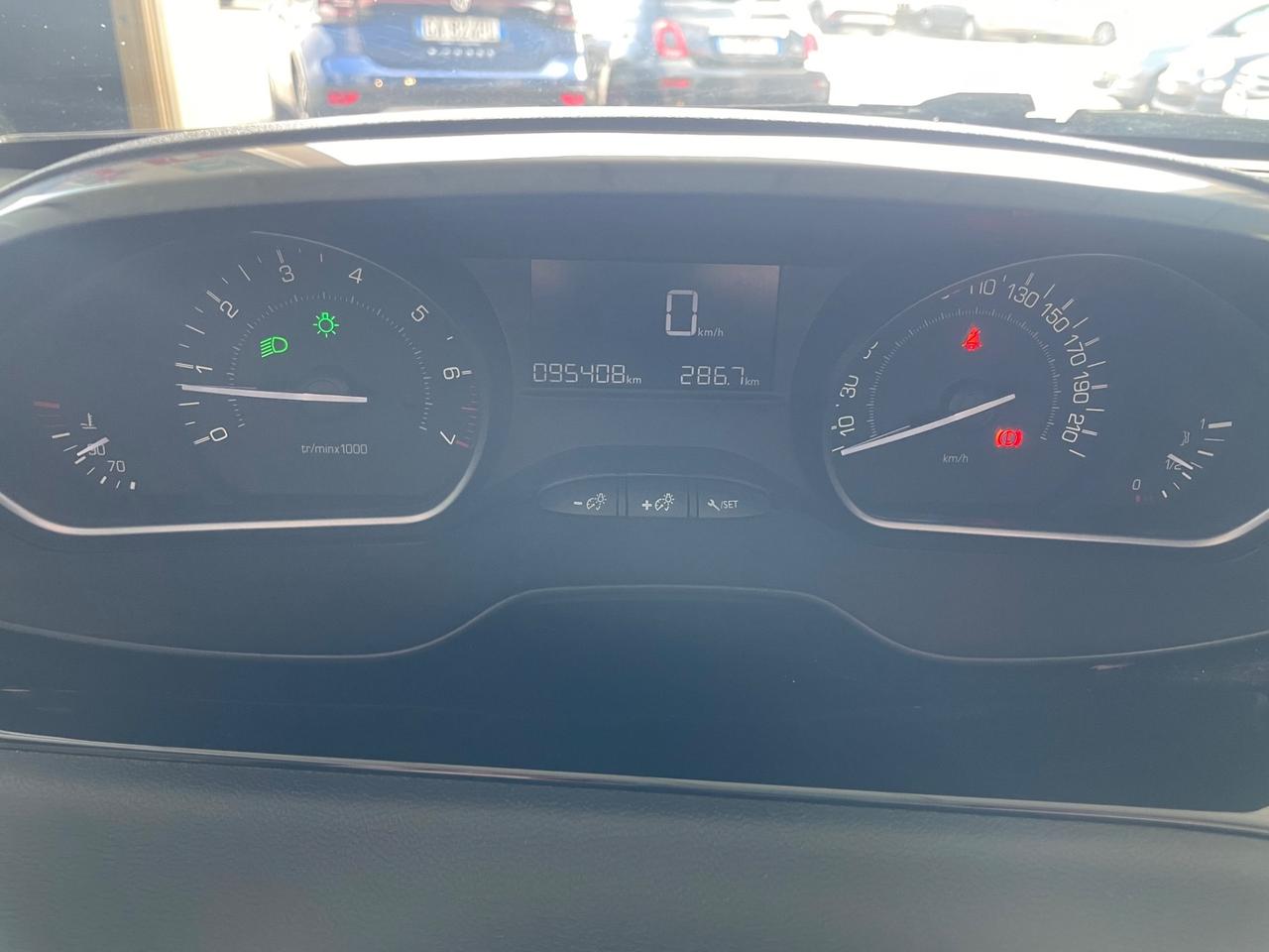 Peugeot 208 PureTech 82 5 porte Active - Nessun vincolo -