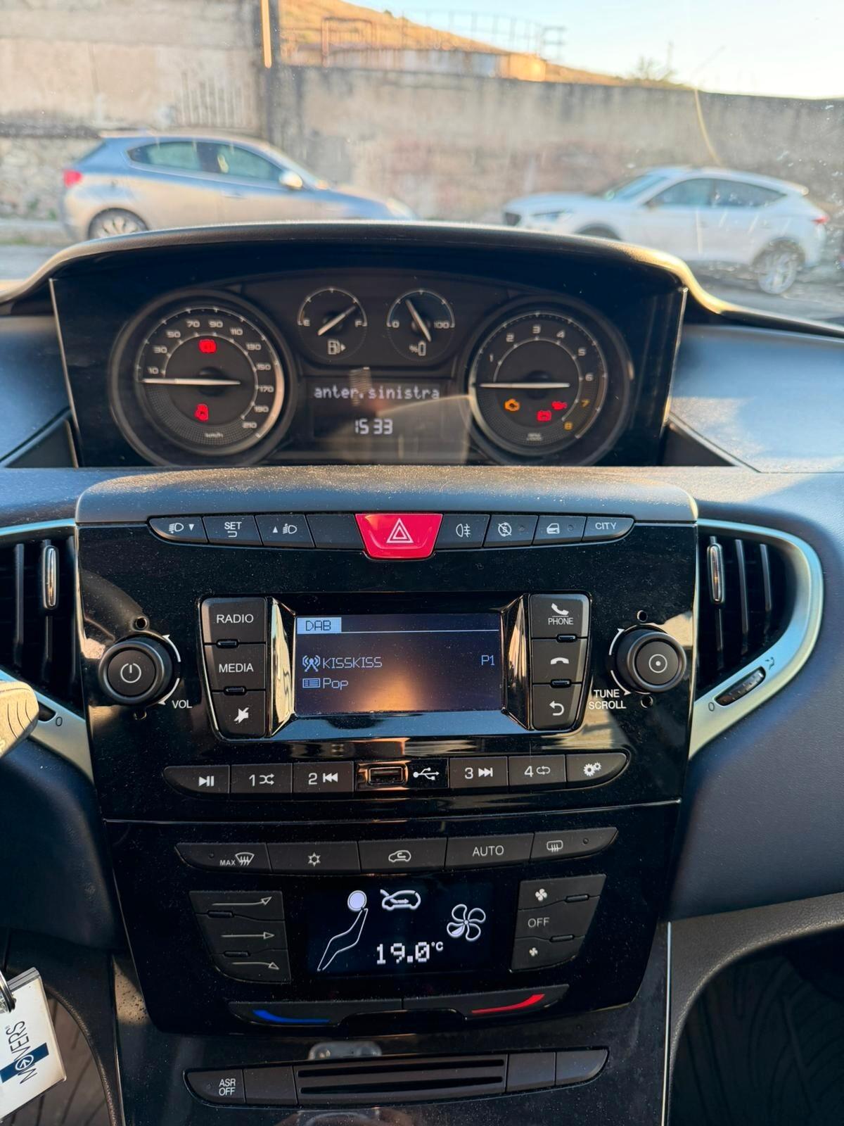 Lancia Ypsilon 1.0 FireFly 5 porte S&S Hybrid Platino