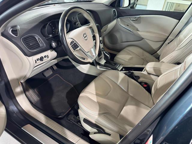 VOLVO V40 Cross Country D3 Geartronic Momentum