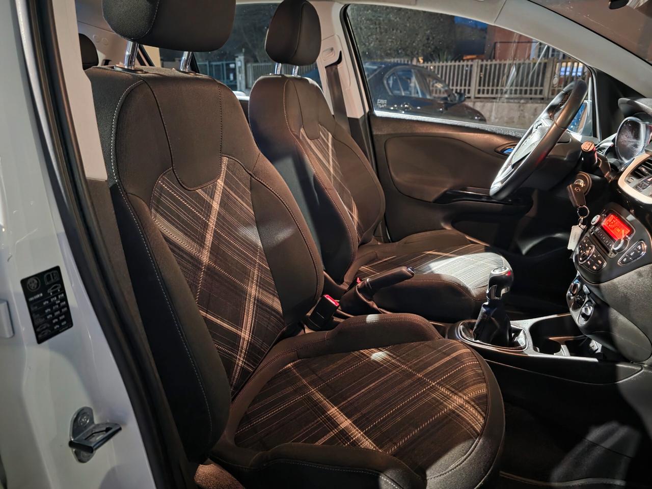 Opel Corsa 1.2 Coupé b-Color