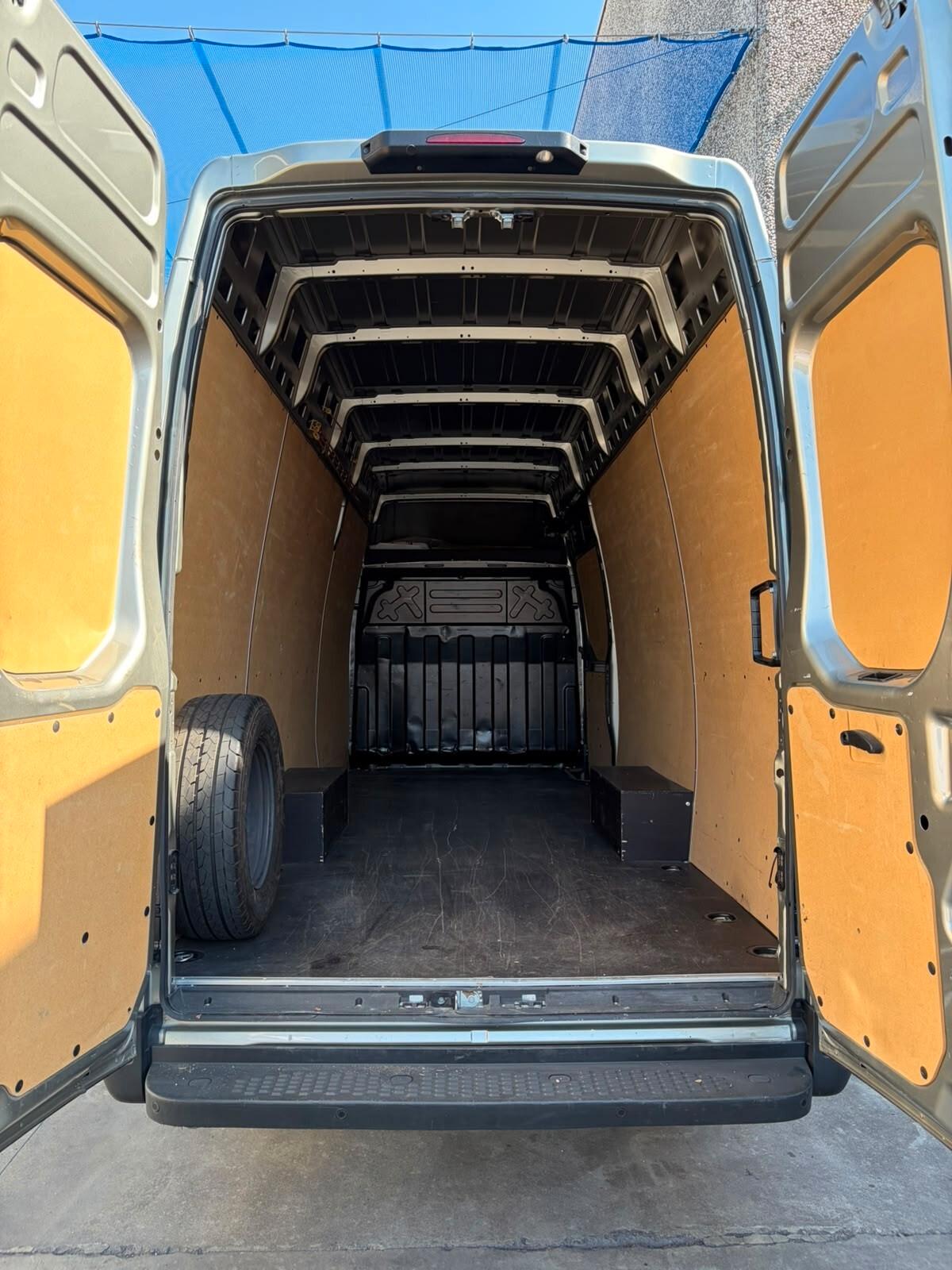 Iveco Daily 35S18HV 3.0 HPT PLM-TA Furgone