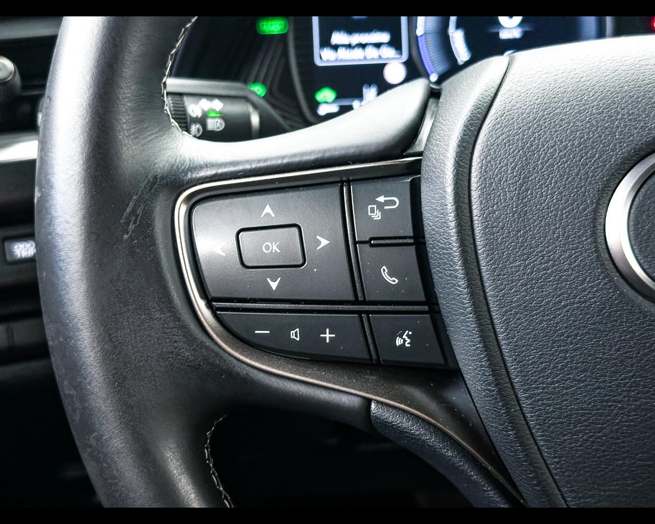 LEXUS UX - UX Hybrid 4WD Executive