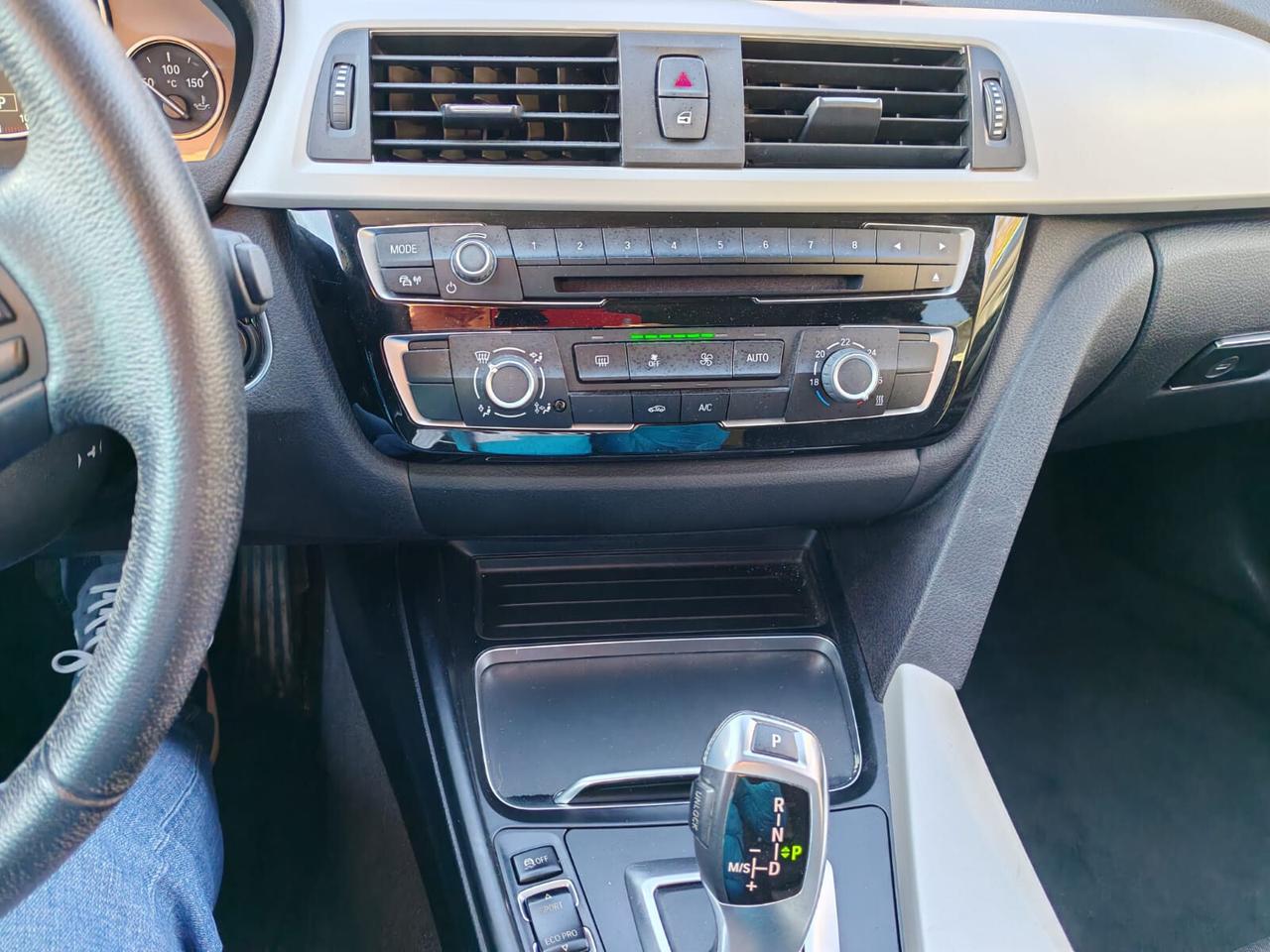 Bmw 320 320d xDrive Touring Luxury