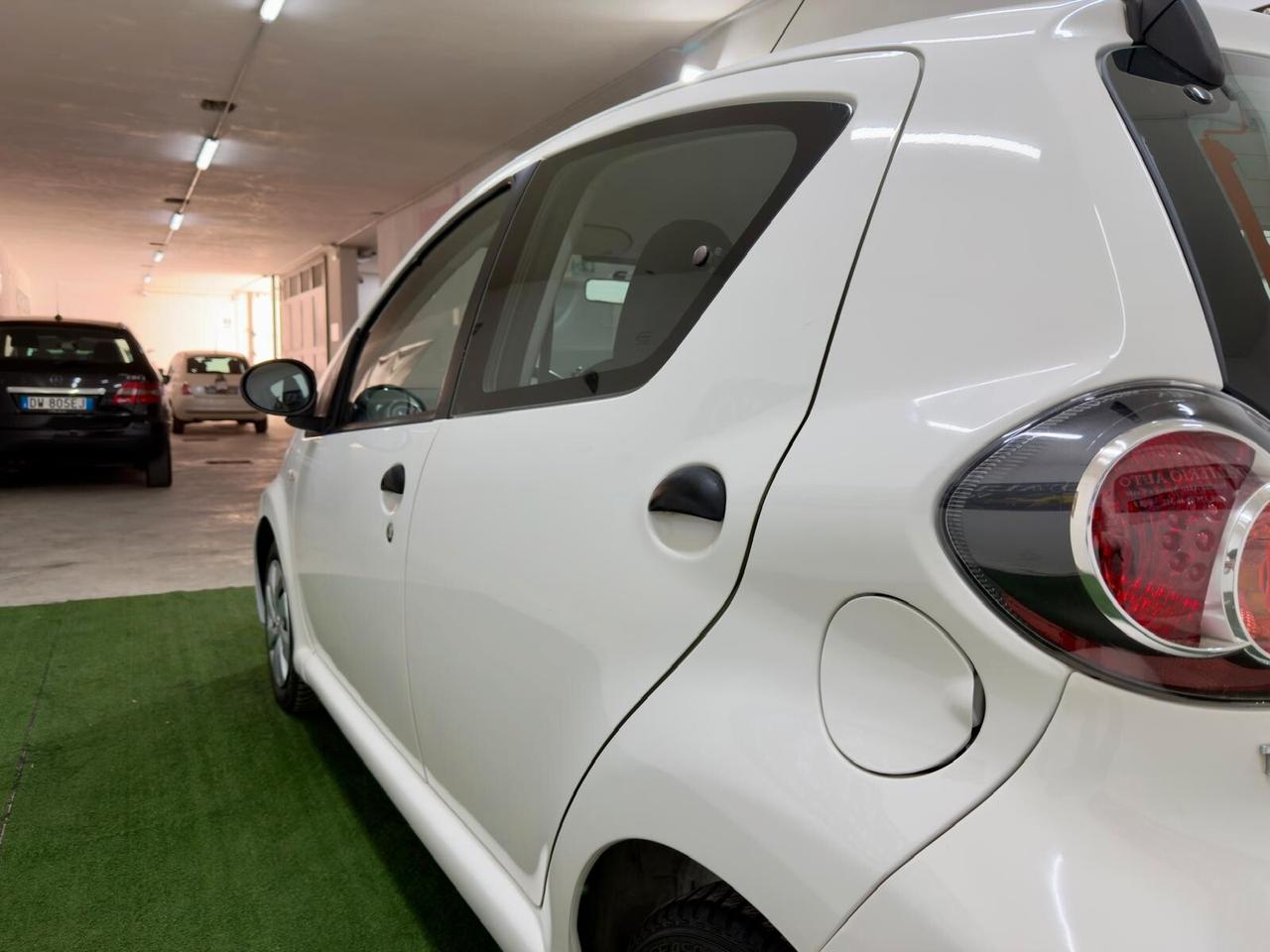 Toyota Aygo 1.0 12V VVT-i 5 porte Cool Soda Connect