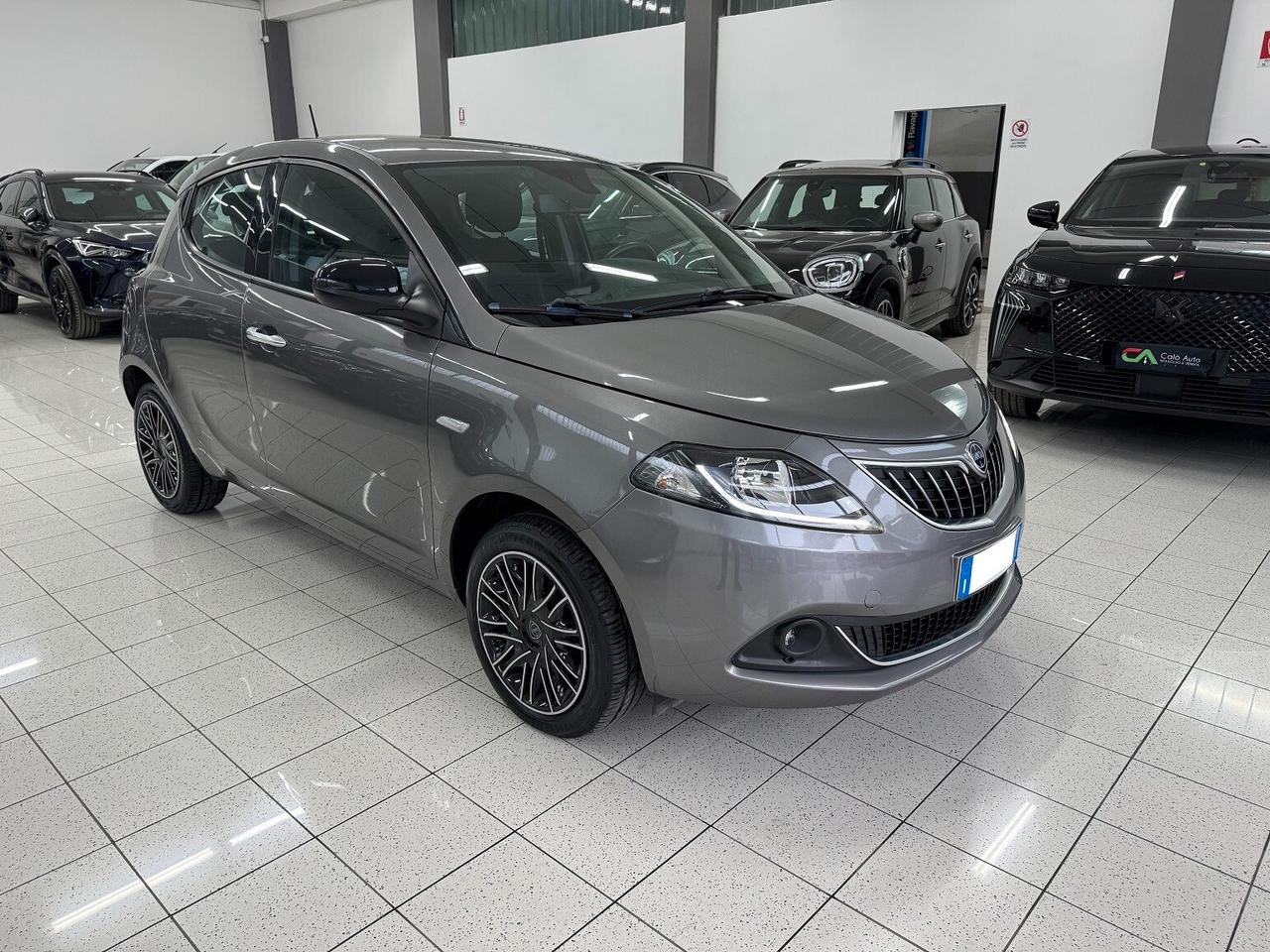 Ypsilon 1.0Hybrid Gold CAR PLAY PARI NUOVO!!!!!!!
