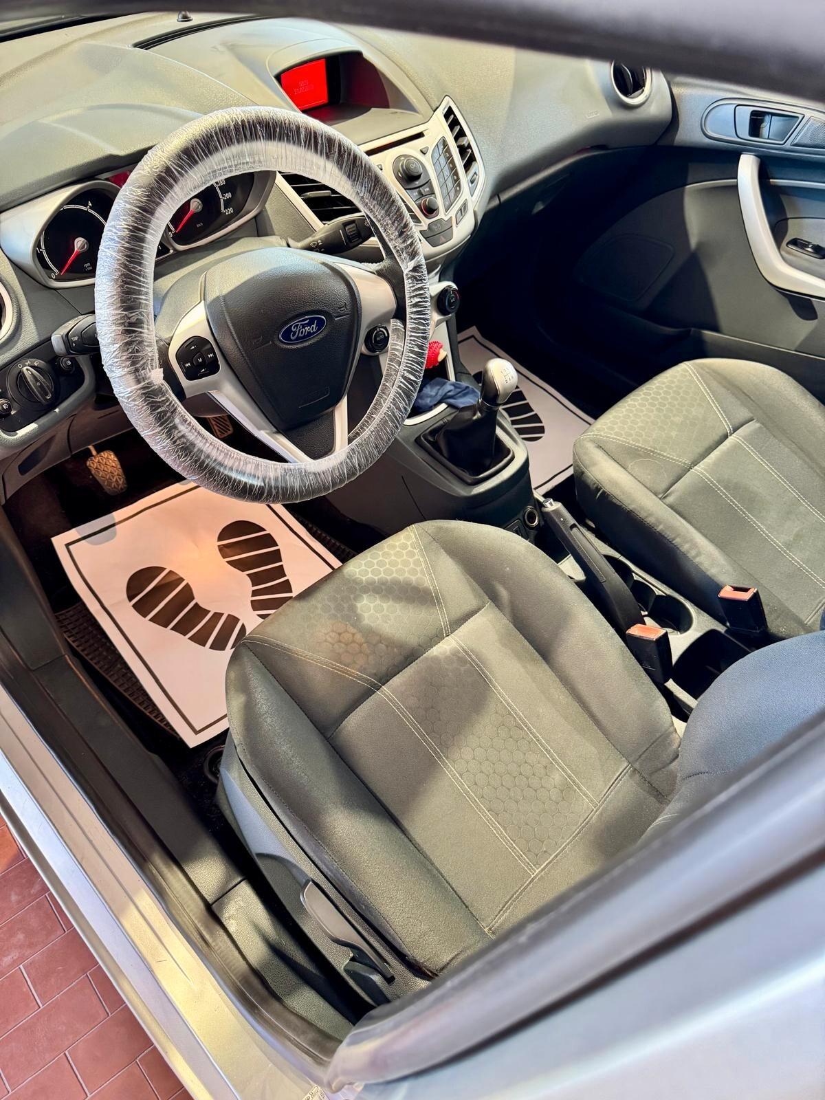 Ford Fiesta 1.4 TDCi 68CV 5 porte Titanium