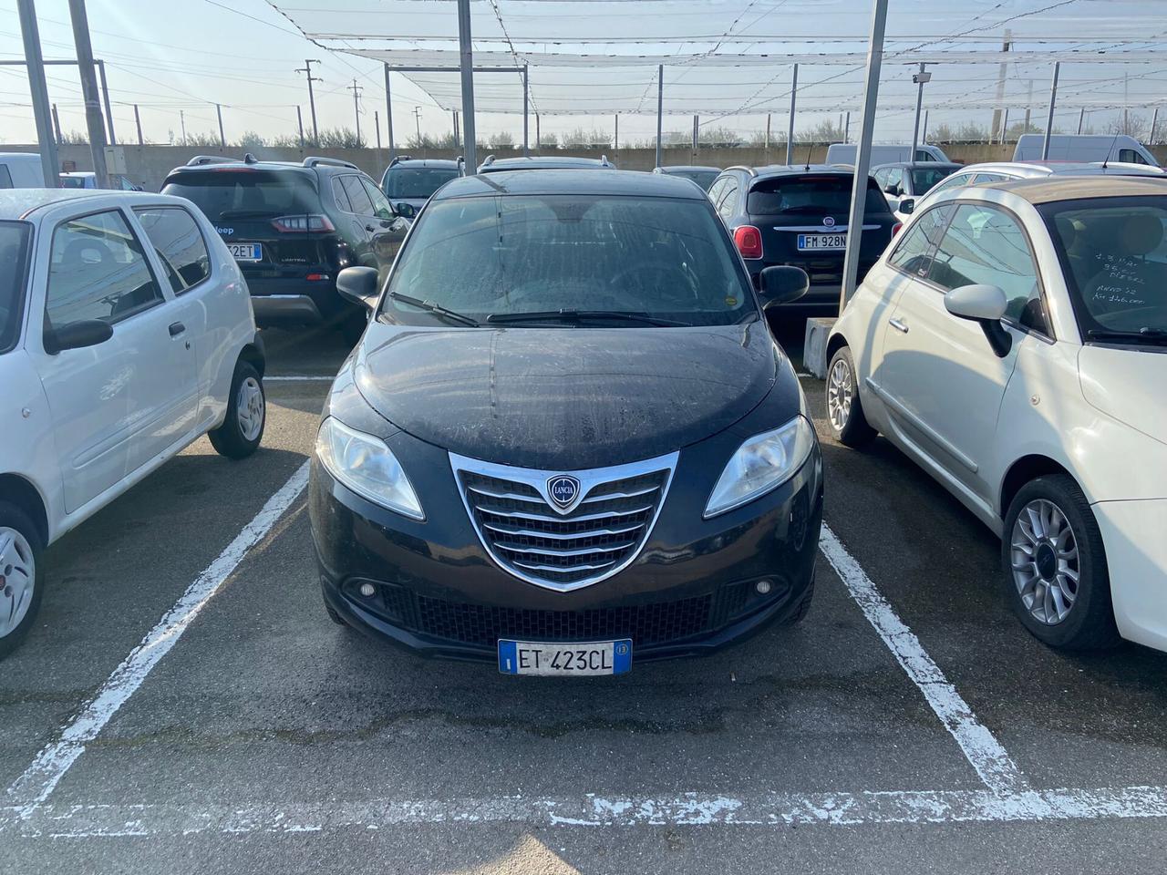Lancia Ypsilon 0.9 TwinAir 85 CV 5 porte Metano Ecochic Silver