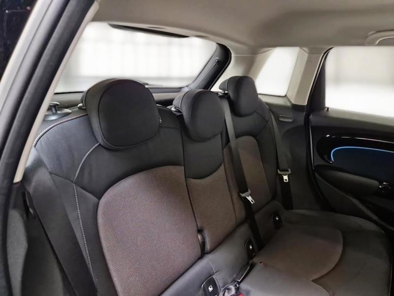 MINI COOPER CLASSIC AUTO 5 PORTE BERLINA