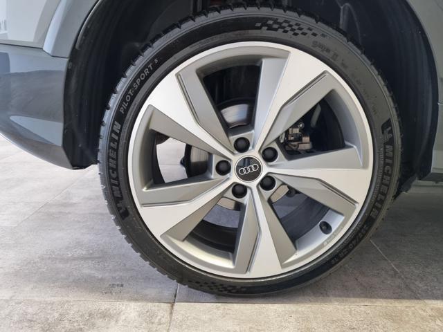 AUDI Q2 40 TFSI quattro S tronic SLINE Identity Black