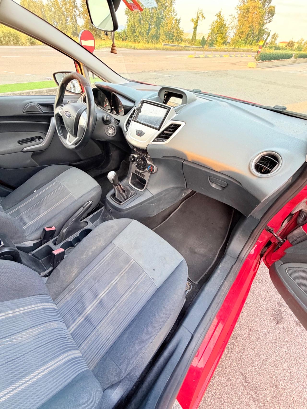 Ford Fiesta 1.4 5 Porte Motore NUOVO