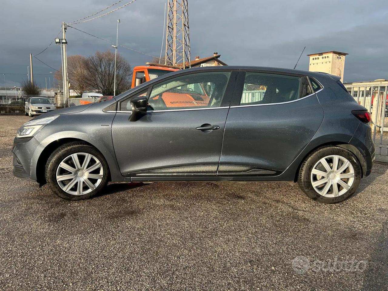 Renault Clio 1.5 dci 75cv Moschino Zen OK NEOP.