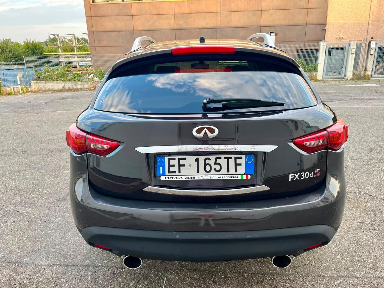 Infiniti FX FX30d S Premium 3.0d 2011 142.000km perfetta
