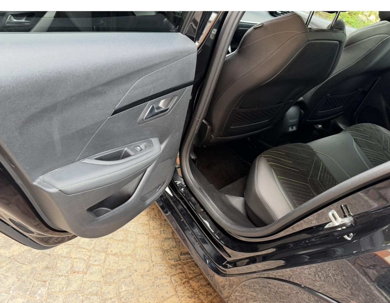 Peugeot 208 Hybrid 136 e-DCS6 GT